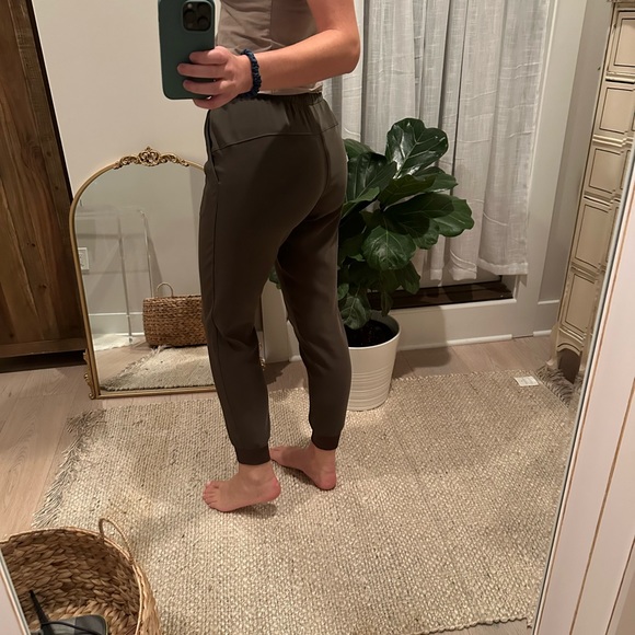 Lululemon joggers - Picture 2 of 5